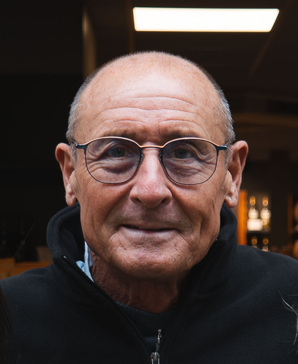 Peter Roth vor seinem Geschäft vomFASS Ansbach