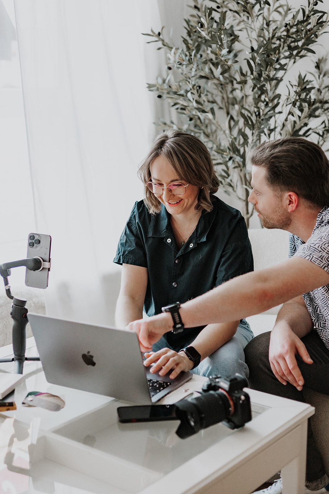 Geschäftsführer arbeiten an einer Website